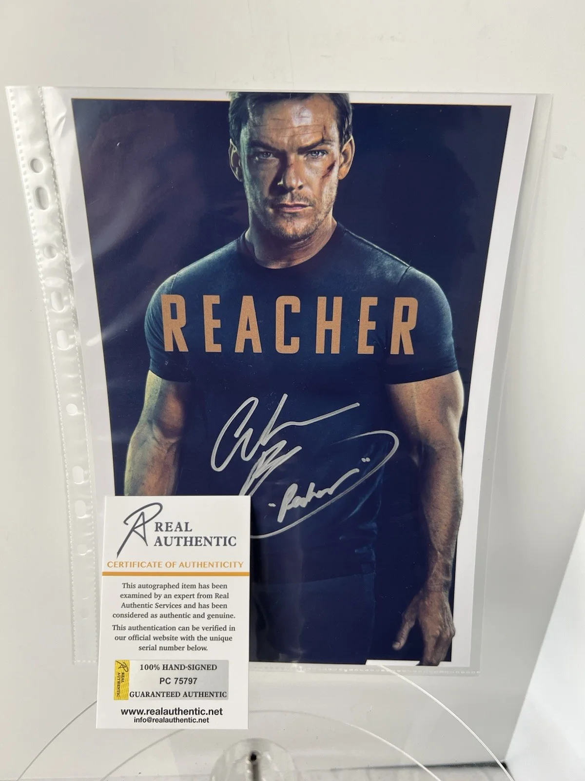 Alan Ritchson — Alan Ritchson Signed 8.5x11 “Reacher” Photo – Silver Autograph w/ COA, image 5