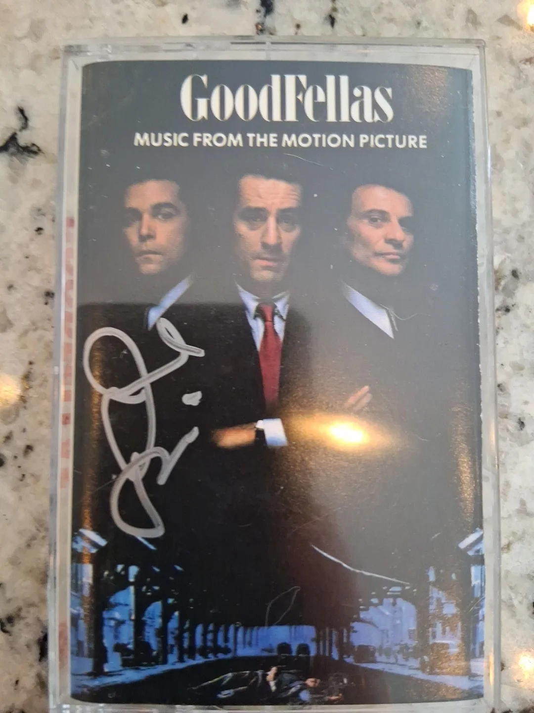 Joe Pesci Signed, Exact Proof 1 of 1 — Joe Pesci Goodfellas Tape Soundtrack SignedAt His Last Sign Exact PROOF 1 of 1, изображение 2