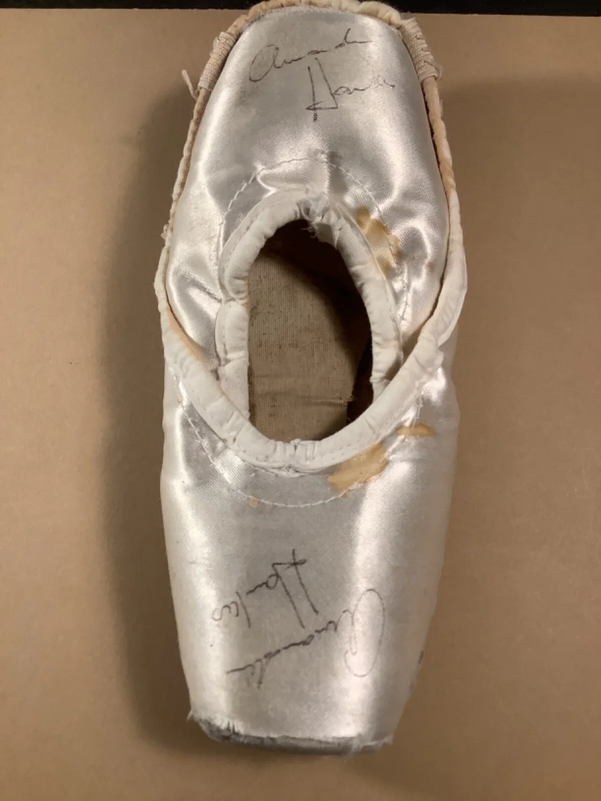 Beautiful AMANDA HANKES New York City Ballet dancer Autographed Pointe Shoes, image 2