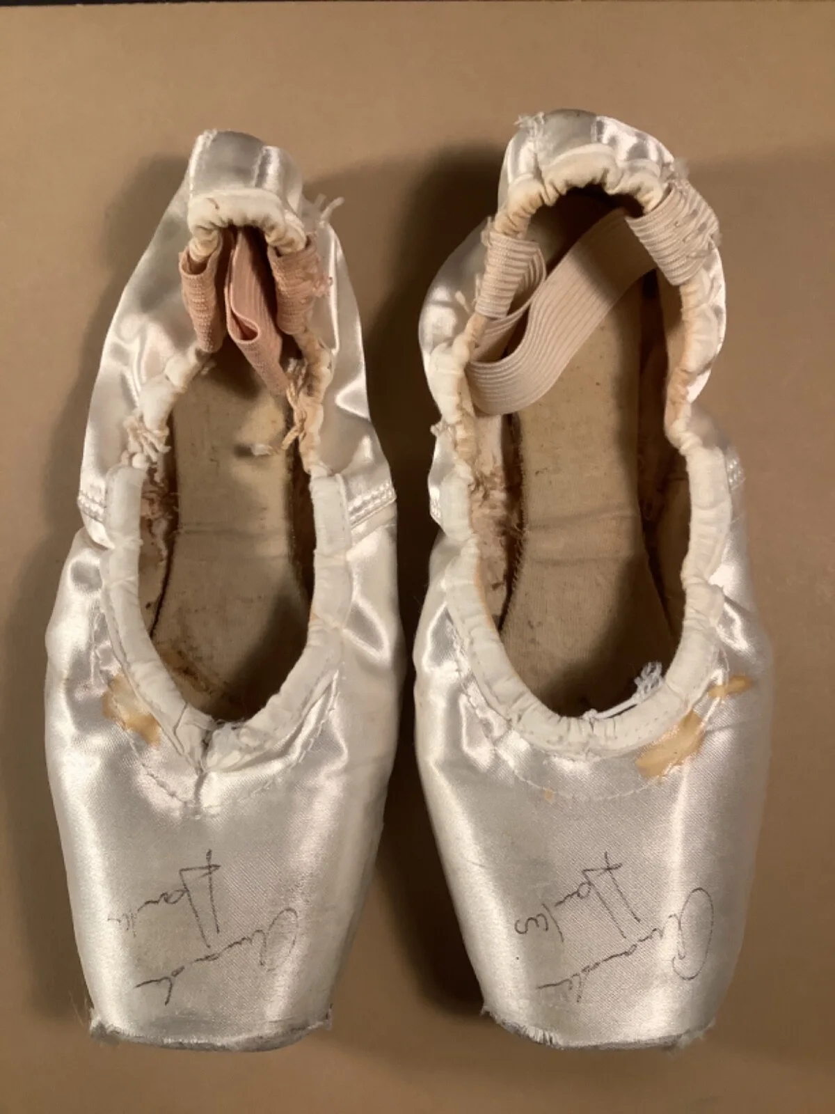 Beautiful AMANDA HANKES New York City Ballet dancer Autographed Pointe Shoes, image 3