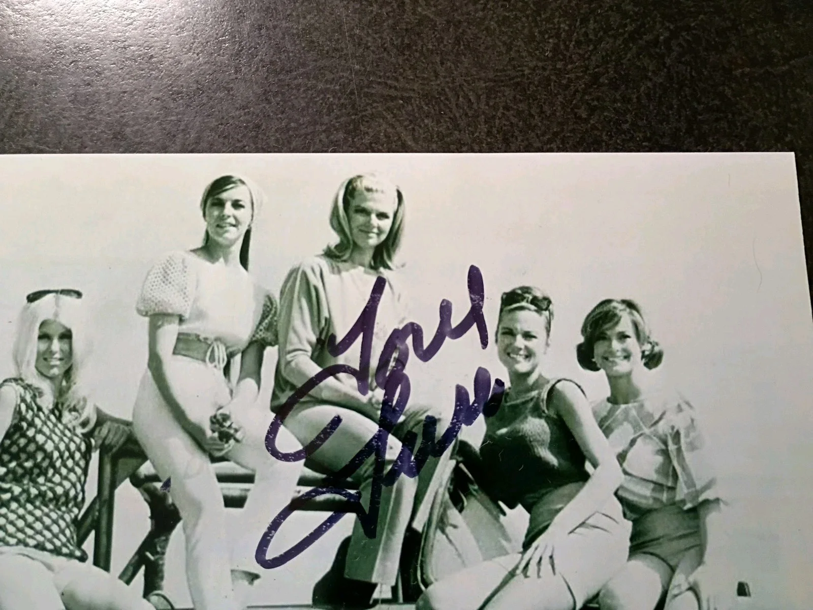 LUREE HOLMES Hand Signed Autograph 4X6 Photo - SEXY ACTRESS - BIKINI BEACH, image 2