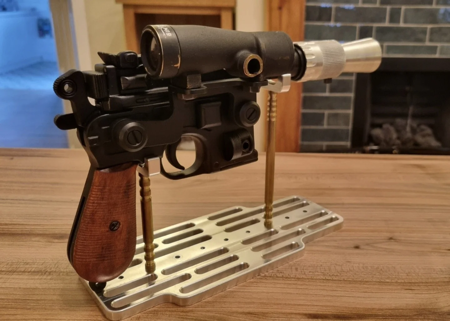 Blaster Factory DL-44 ESB – Luke Skywalker Replica - Mint Condition, image 3