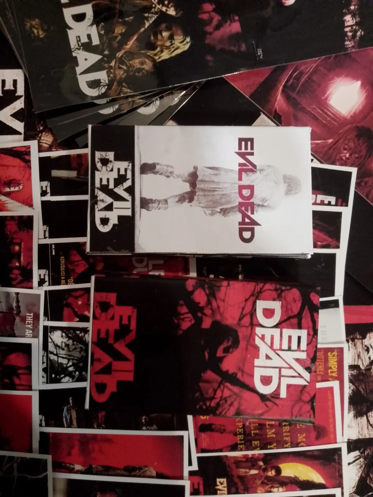 Evil Dead 2013 collection 56 mini-art-cards/14 lobby cards/12 Lobbymarkers+, image 3