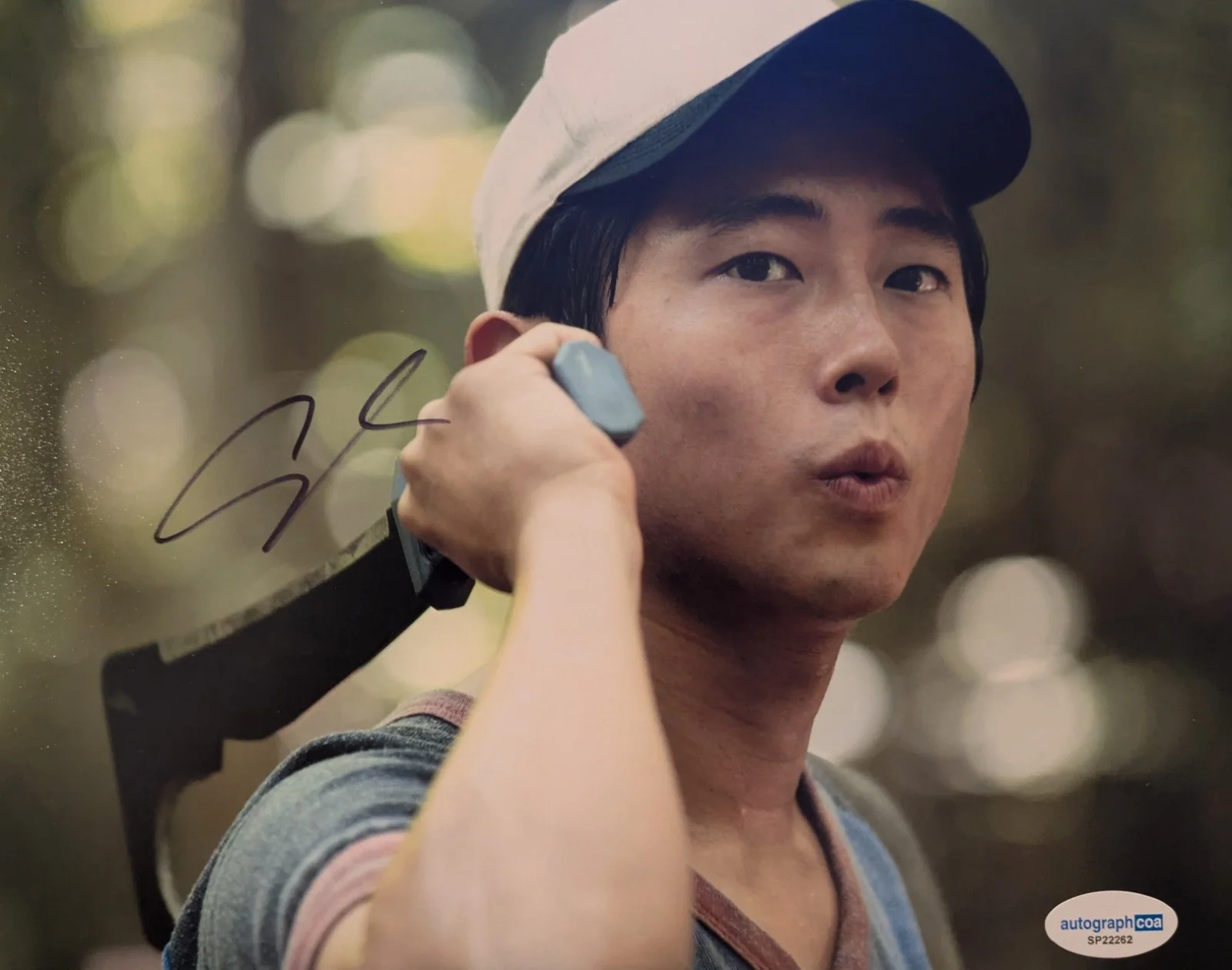 Steven Yuen — Steven Yeun Autographed Signed 8X10 Photo -The Walking Dead - ACOA