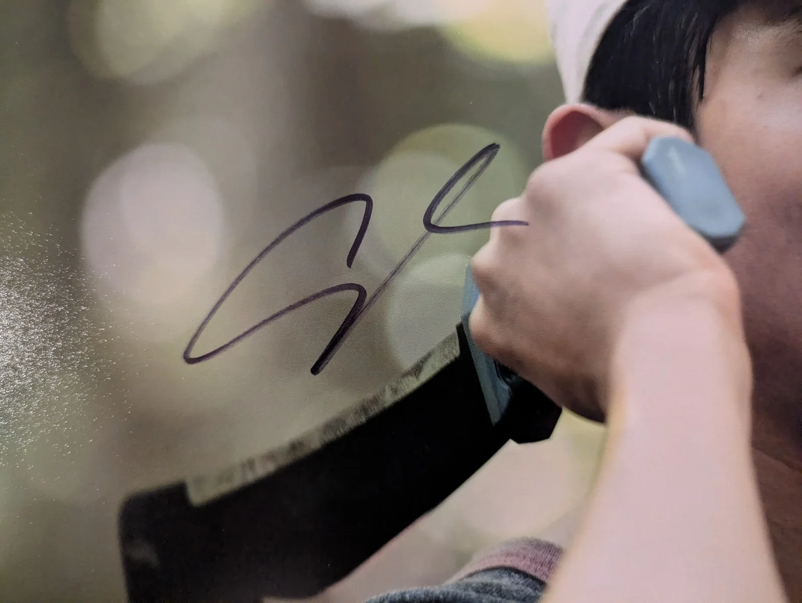 Steven Yuen — Steven Yeun Autographed Signed 8X10 Photo -The Walking Dead - ACOA, изображение 2