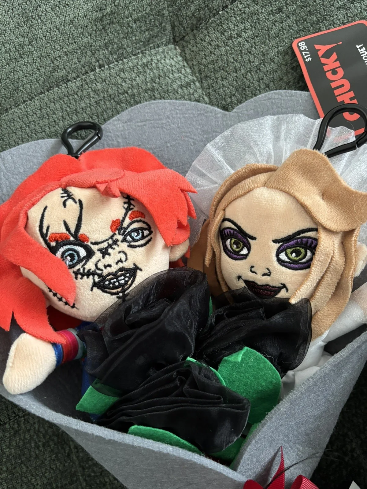 Walmart Halloween horror Chucky Tiffany bride bouquet valentine flowers teddy, изображение 4