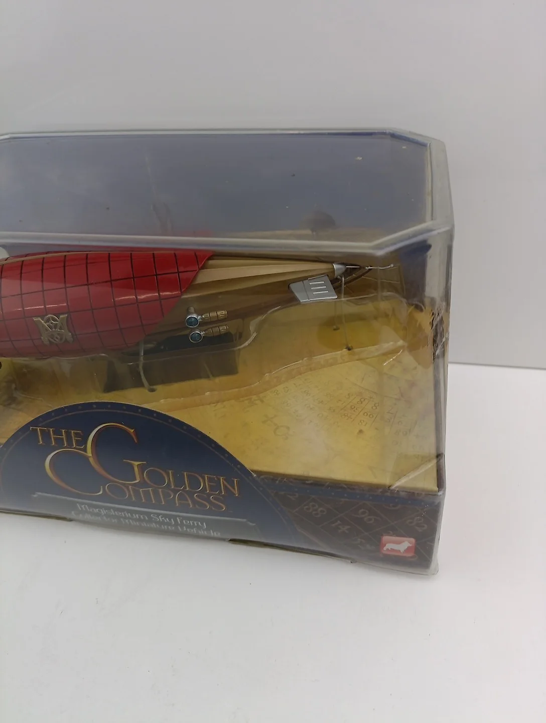 The Golden Compass Magisterium Sky Ferry collectible vehicle Damage Box, изображение 3