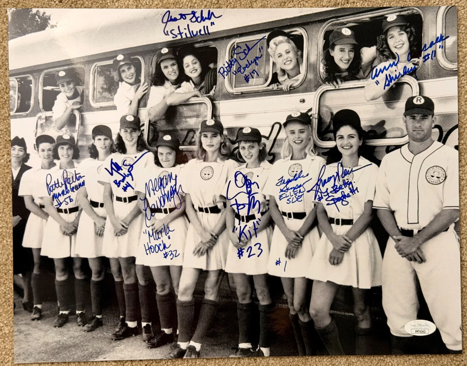 A LEAGUE OF THEIR OWN AUTOGRAPHED CAST SIGNED 16X20 PHOTO/POSTER 9 AUTOS - JSA!, изображение 2