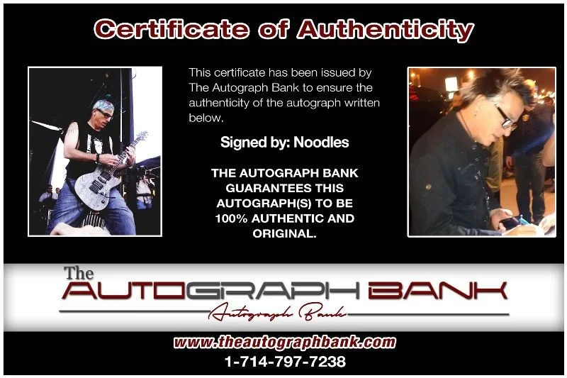 Noodles — Noodles Offspring Authentic signed rock 8x10 photo W/Cert Autographed 1326-c, изображение 2
