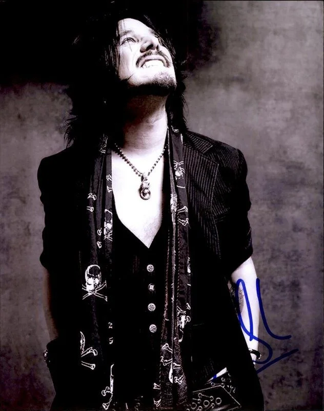 Gilby Clarke — Gilby Clarke Guns N Roses Authentic signed rock 8x10 photo |Cert Autographed A14