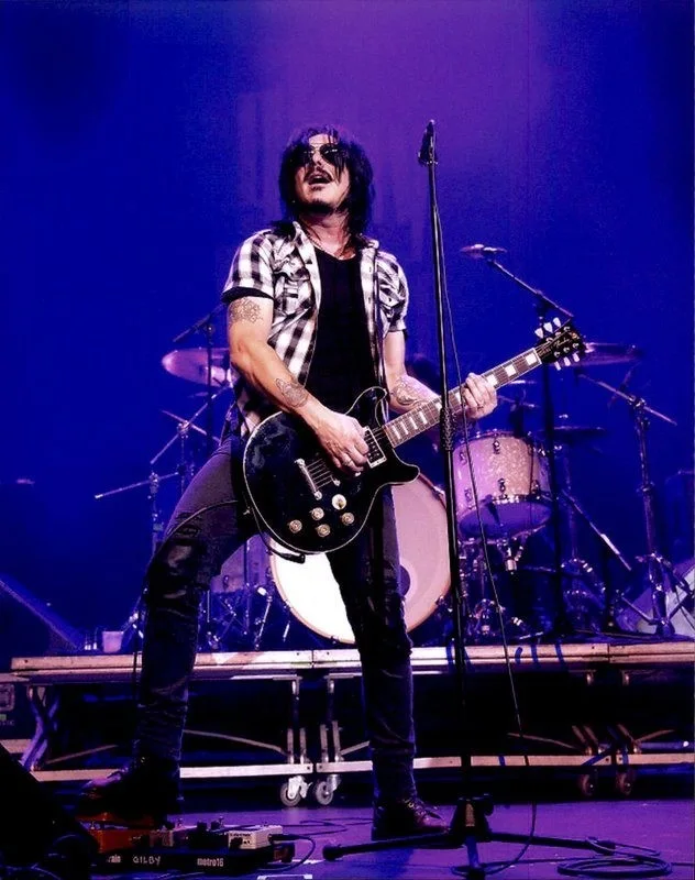 Gilby Clarke — Gilby Clarke Guns N Roses Authentic signed rock 8x10 photo W/Cert Autographed A5