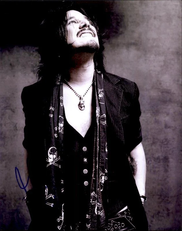 Gilby Clarke — Gilby Clarke Guns N Roses Authentic signed rock 8x10 photo W/Cert Autographed A9