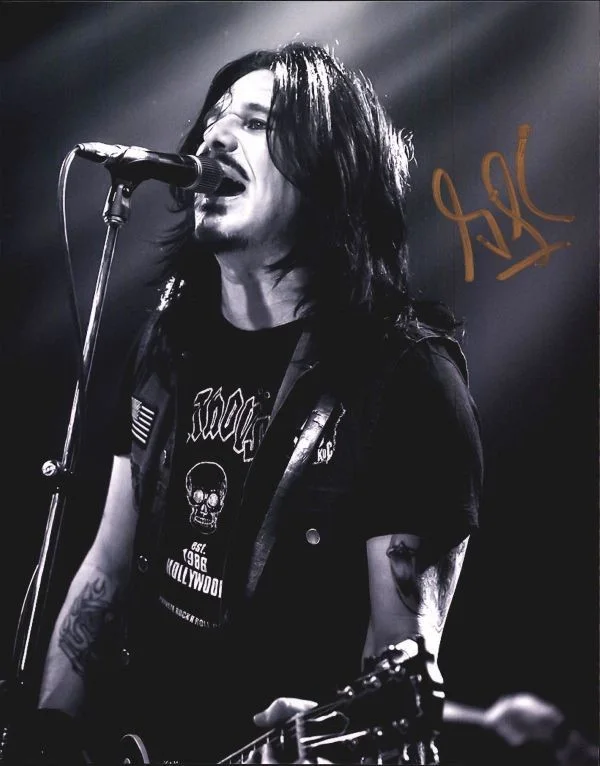 Gilby Clarke — Gilby Clarke Gun N Roses Authentic signed 8x10 photo |CERT Autographed 1326-q