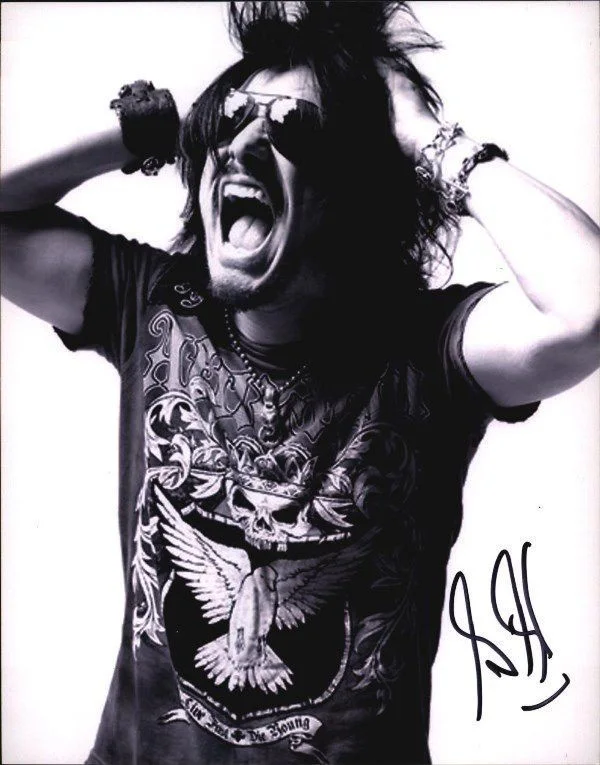 Gilby Clarke — Gilby Clarke Gun N Roses Authentic signed 8x10 photo |CERT Autographed 1326-a