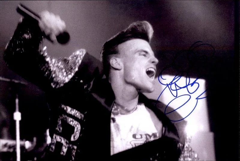 Vanilla Ice — Vanilla Ice authentic signed RAPPER 10x15 photo W/ Certificate Autographed (B18)