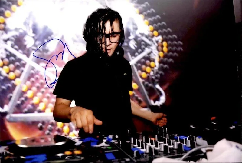 Skrillex — Skrillex authentic signed EDM DJ 10x15 photo W/Cert Autographed EDC Dub step B6