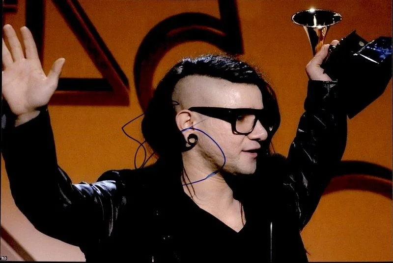 Skrillex — Skrillex authentic signed EDM DJ 10x15 photo W/Cert Autographed EDC Dub step B7