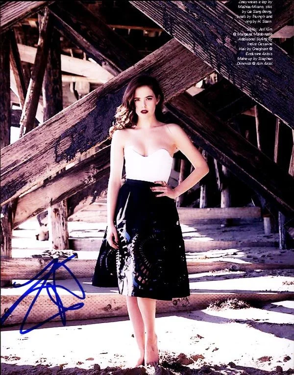 Zoey Deutch — Zoey Deutch authentic signed celebrity 8X10 photo W/Cert Autographed 132516i1