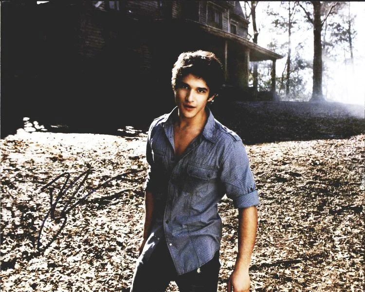 Tyler Posey — Tyler Posey authentic signed celebrity 8X10 photo W/Cert Autographed 132716d1