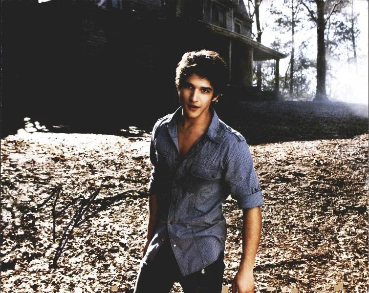 Tyler Posey — Tyler Posey authentic signed celebrity 8X10 photo W/Cert Autographed 132716a1