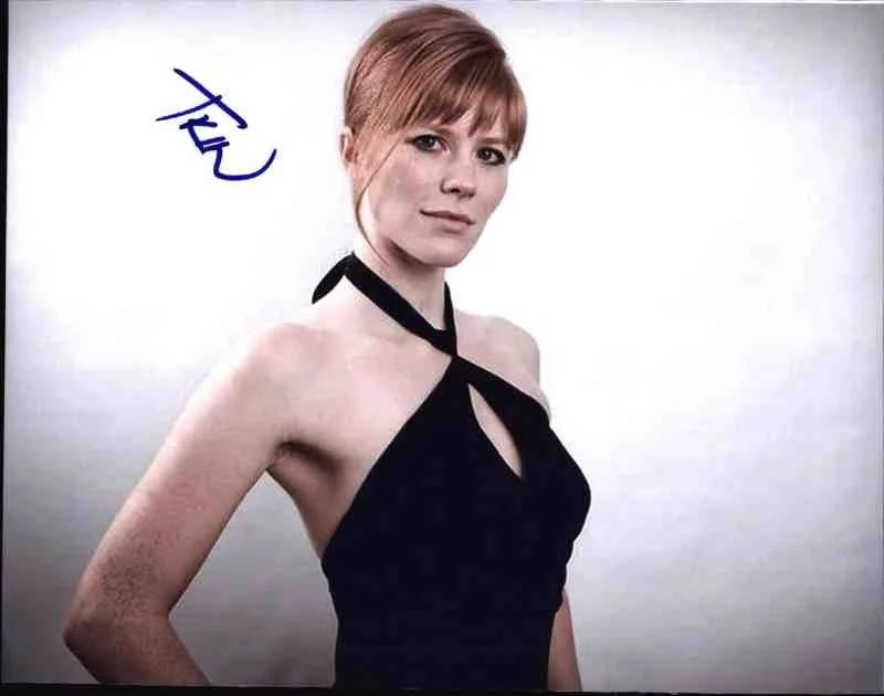 Trin Miller — Trin Miller signed celebrity 8x10 photo W/Cert Autograph 0390
