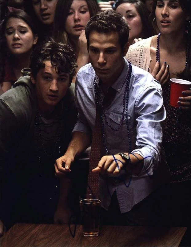 Skylar Astin — Skylar Astin signed celebrity 8x10 photo W/Cert Autograph 0696