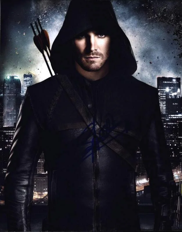 Stephen Amell — Stephen Amell signed celebrity 8x10 photo W/Cert Autograph 0700