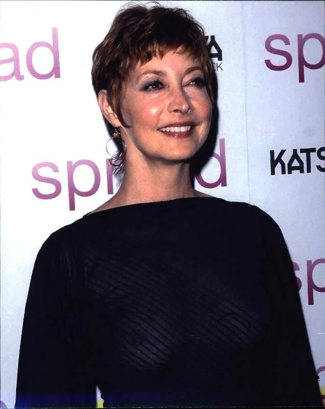 Sharon Lawrence — Sharon Lawrence signed celebrity 8x10 photo W/Cert Autograph 0685