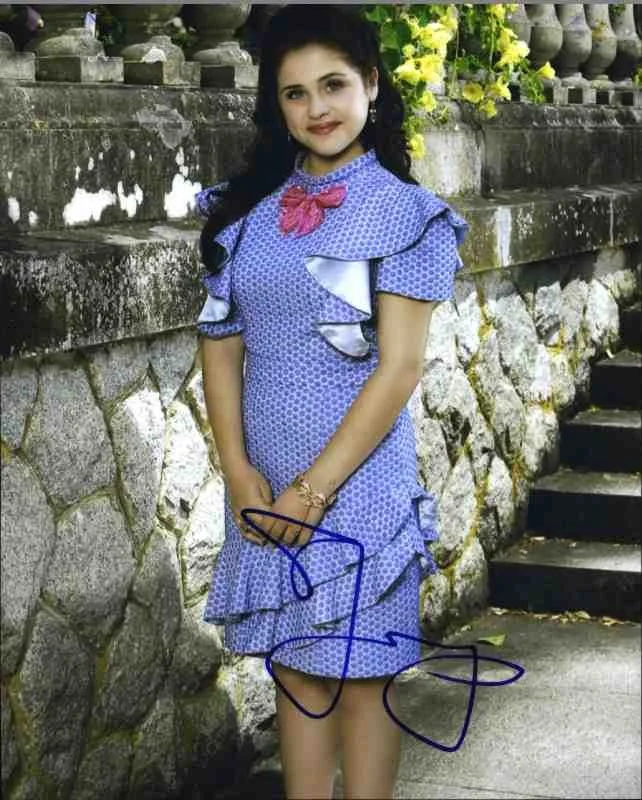 Sarah Jeffery — Sarah Jeffery signed celebrity 8x10 photo W/Cert Autograph 0354