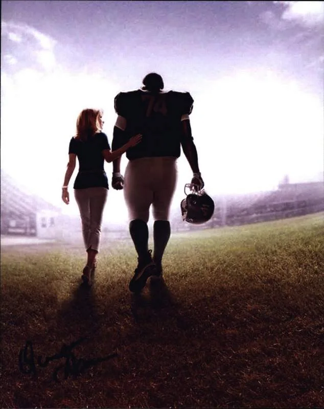 Quinton Aaron — Quinton Aaron signed celebrity 8x10 photo W/Cert Autograph 0571