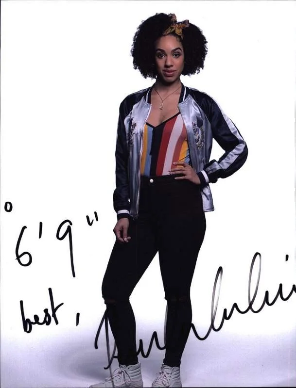 Pearl Mackie — Pearl Mackie signed celebrity 8x10 photo W/Cert Autograph 0551