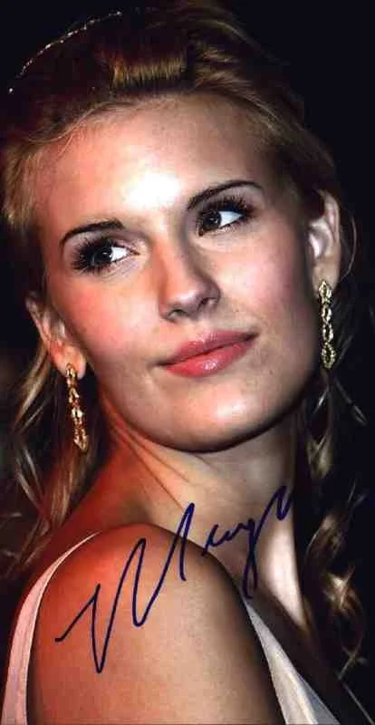 Maggie Grace — Maggie Grace signed celebrity 8x10 photo W/Cert Autograph 0270