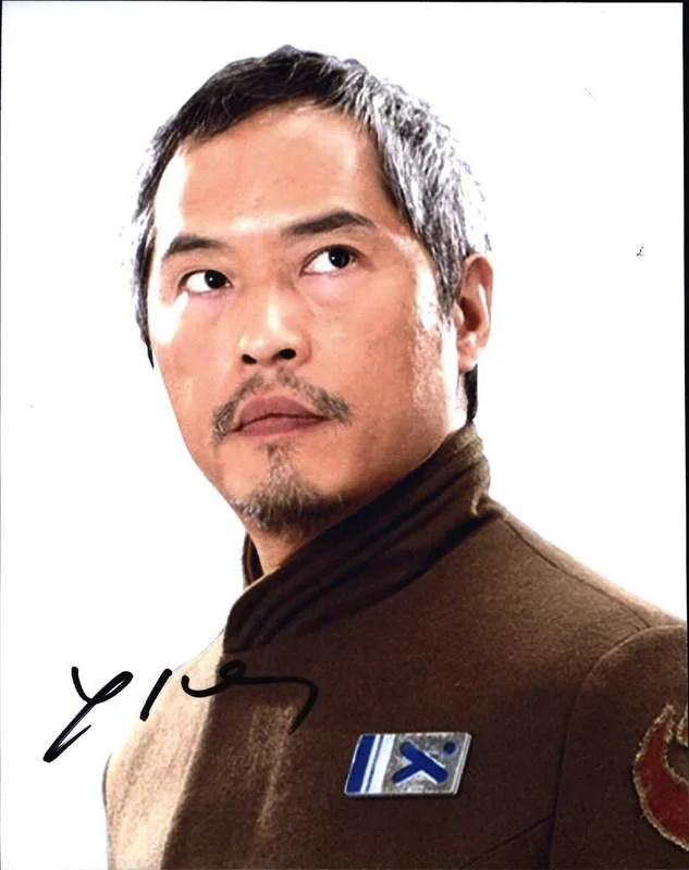 Ken Leung — Ken Leung signed celebrity 8x10 photo W/Cert Autograph 0419