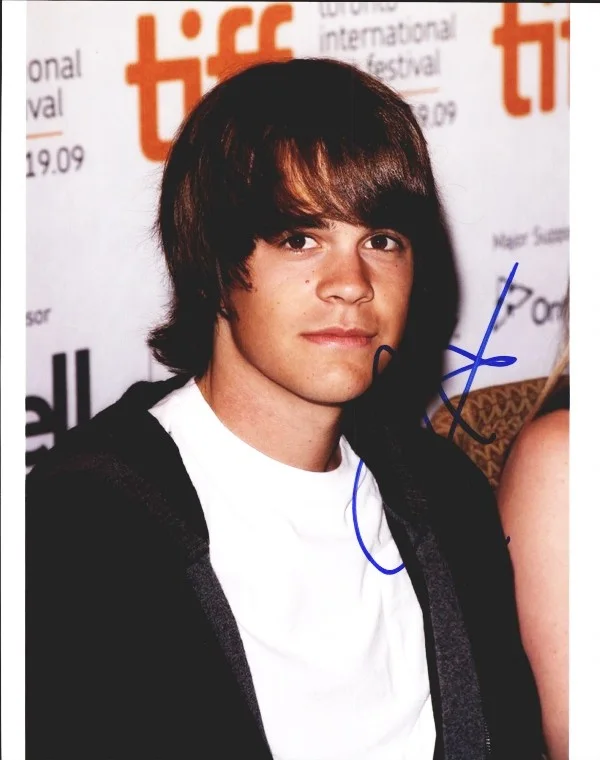 Johnny Simmons — Johnny Simmons authentic signed celebrity 8x10 photo W/Cert Autographed 132716a1
