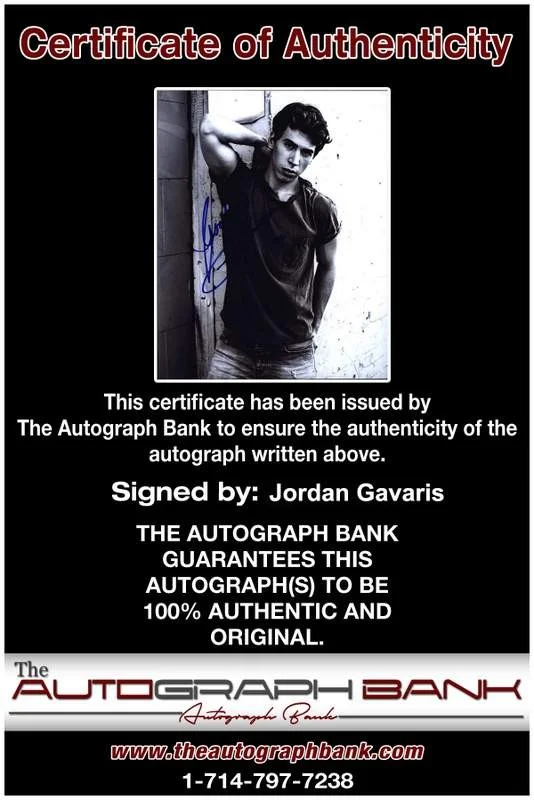 Jordan Gavaris — Jordan Gavaris signed celebrity 8x10 photo W/Cert Autograph 0382, image 2