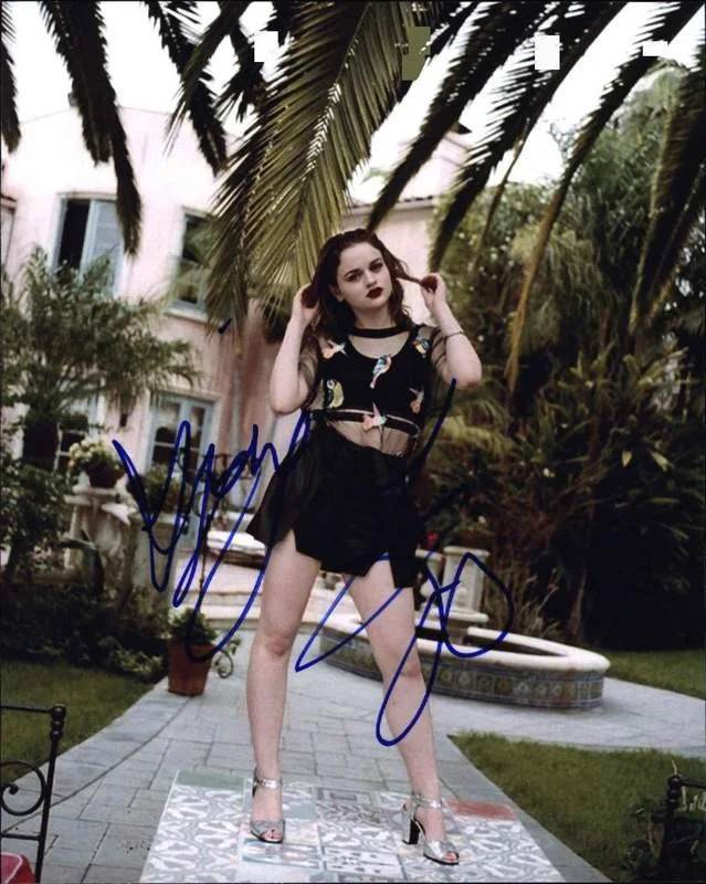 Joey King — Joey King signed celebrity 8x10 photo W/Cert Autograph 0341