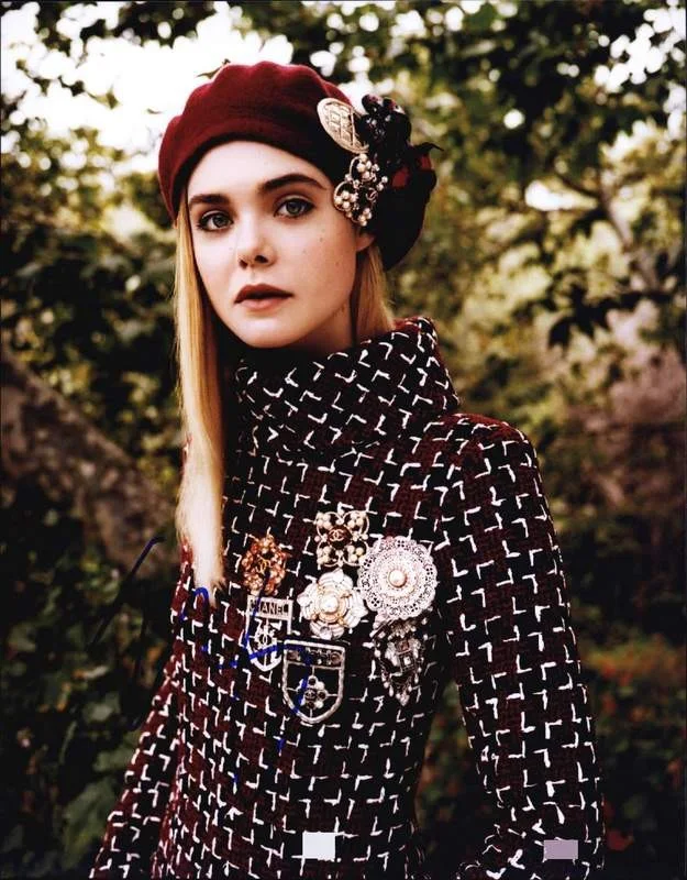 Elle Fanning — Elle Fanning authentic signed celebrity 8x10 photo W/Cert Autographed A0008