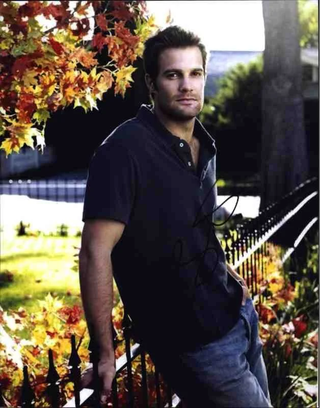 Geoff Stults — Geoff Stults signed celebrity 8x10 photo W/Cert Autograph 0133