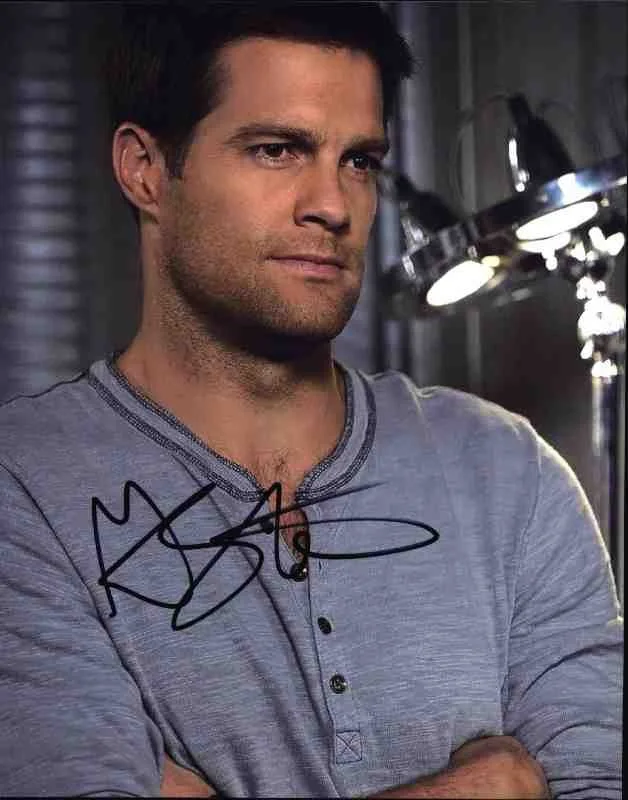 Geoff Stults — Geoff Stults signed celebrity 8x10 photo W/Cert Autograph 0131