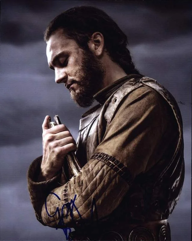 George Blagden — George Blagden signed celebrity 8x10 photo W/Cert Autograph 0220
