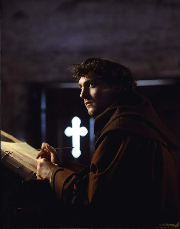 George Blagden — George Blagden signed celebrity 8x10 photo W/Cert Autograph 0217