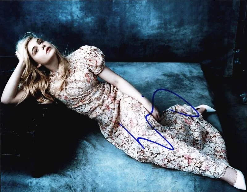 Elle Fanning — Elle Fanning authentic signed celebrity 8x10 photo W/Cert Autographed A0004