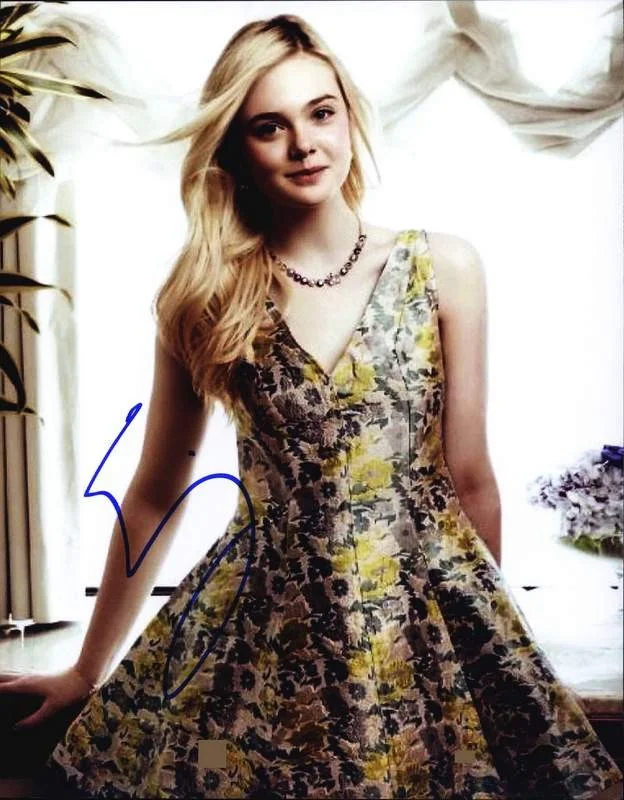 Elle Fanning — Elle Fanning authentic signed celebrity 8x10 photo W/Cert Autographed A0009