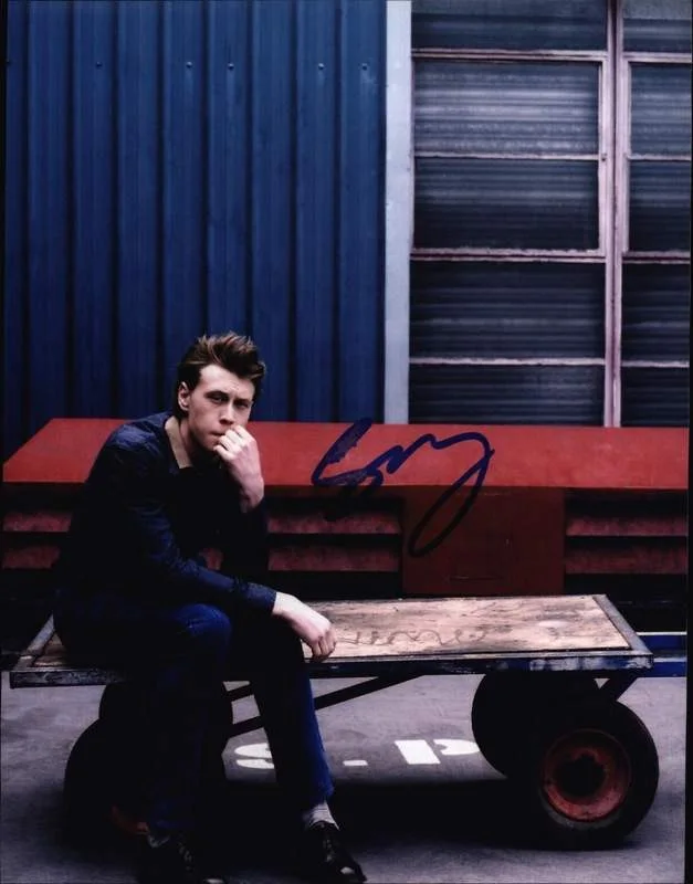 George Mackay — George Mackay signed celebrity 8x10 photo W/Cert Autograph 0002