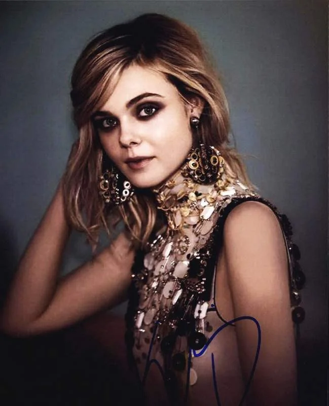 Elle Fanning — Elle Fanning authentic signed celebrity 8x10 photo W/Cert Autographed A0005