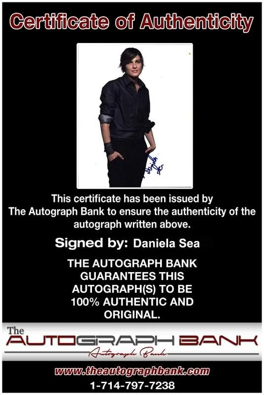 Daniela Sea — Daniela Sea signed celebrity 8x10 photo W/Cert Autograph 0129, изображение 2