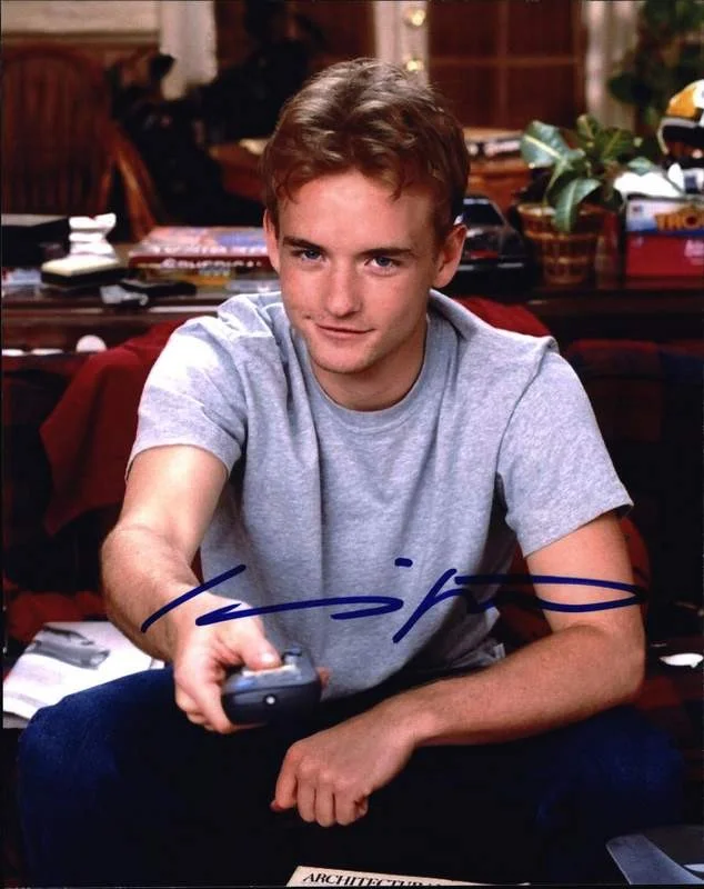 Christopher Masterson — Christopher Masterson signed celebrity 8x10 photo W/Cert Autograph 0111