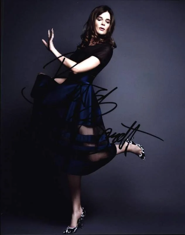 Betsy Brandt — Betsy Brandt signed celebrity 8x10 photo W/Certificate (132516a)
