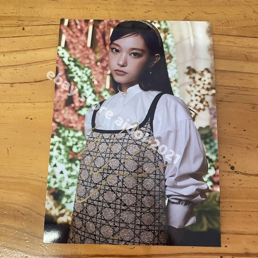 NEWJEANS HAERIN Autographed Signed Photo K-POP Collection 4*6 2025A, image 3