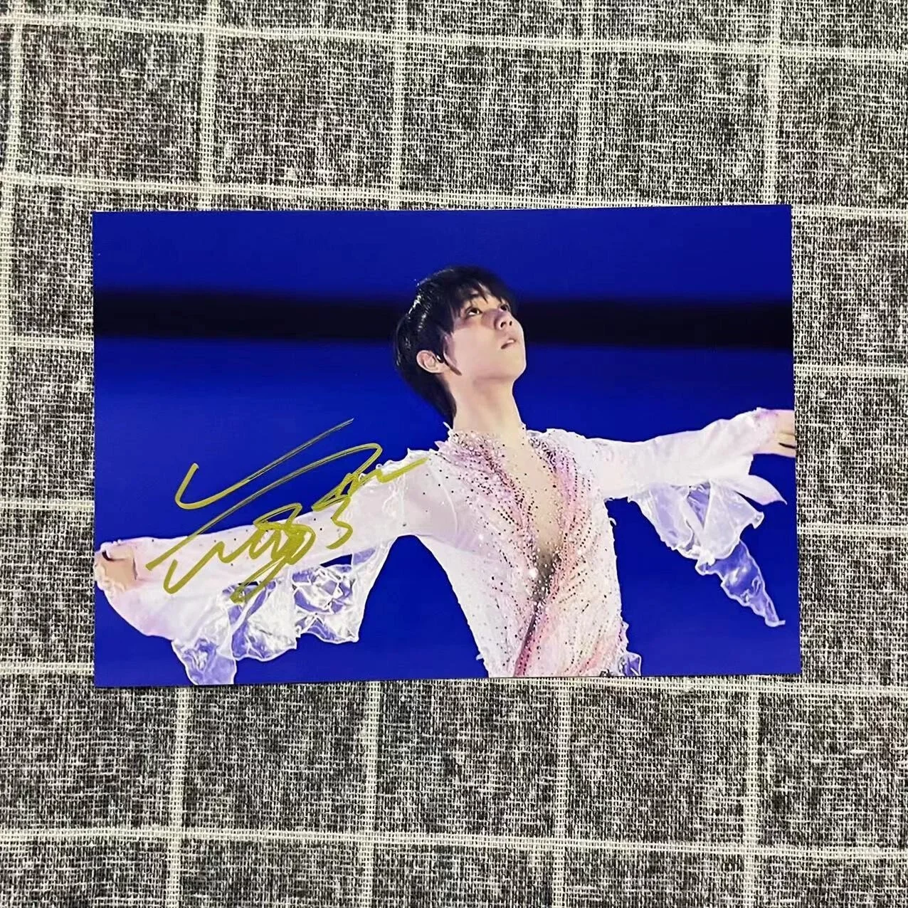 Hanyu Yuzuru — SIGNED - Hanyu Yuzuru Exclusive Autographed Photo 4*6 Collectibles Photograph